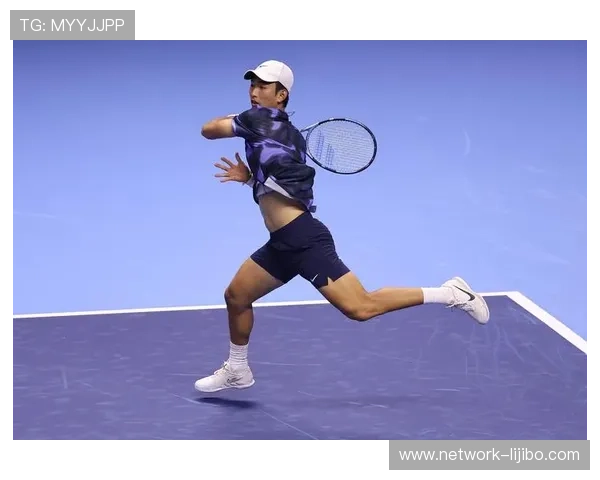 网球赛季精彩回顾：顶尖选手激战四大满贯赛场风云